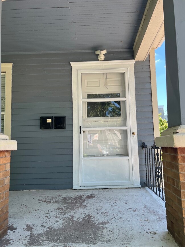 Front Door - 268 W Tupper St Unit Lower