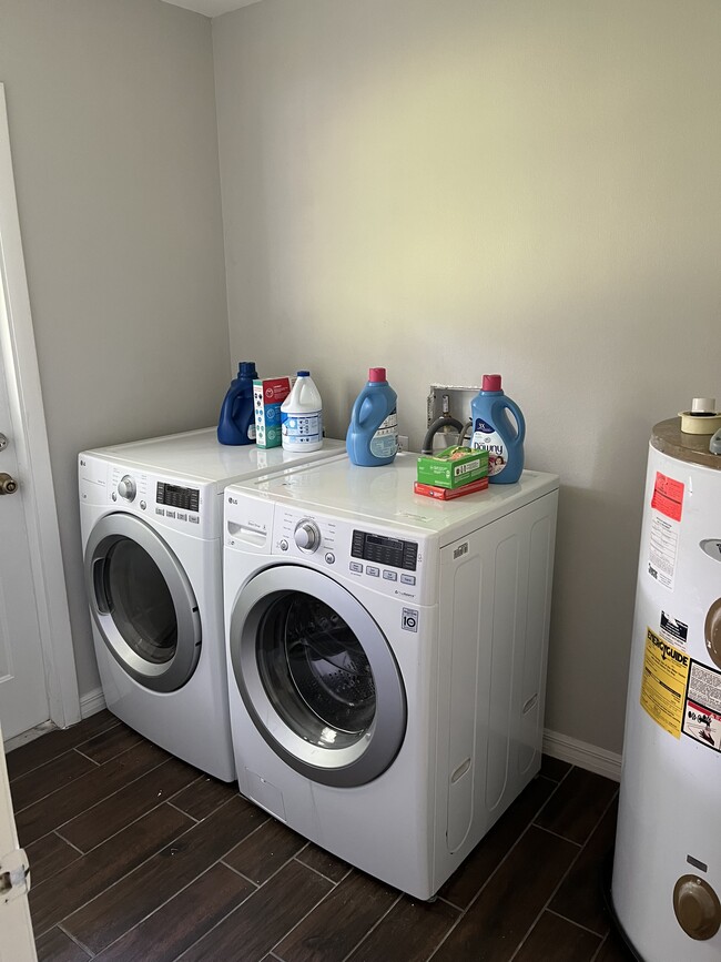 Building Photo - 2224 Magnolia Ave