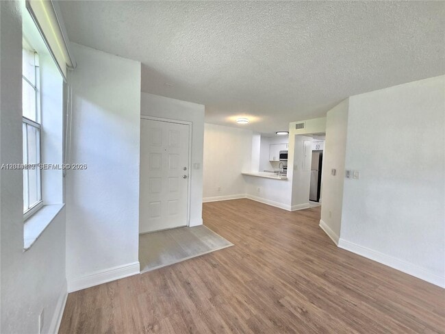Photo - 2890 N Oakland Forest Dr Unidad 102