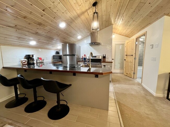 Photo - Beautiful efficiency apartment with balcony near UAF