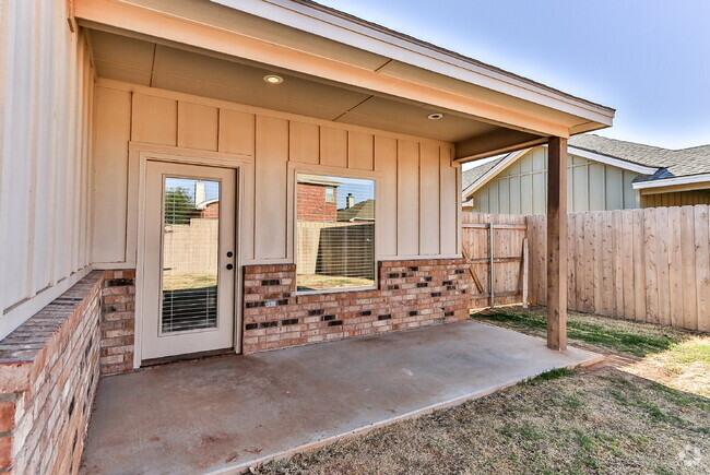 Building Photo - "Spacious 3-Bedroom Duplex in Lubbock with... Rental