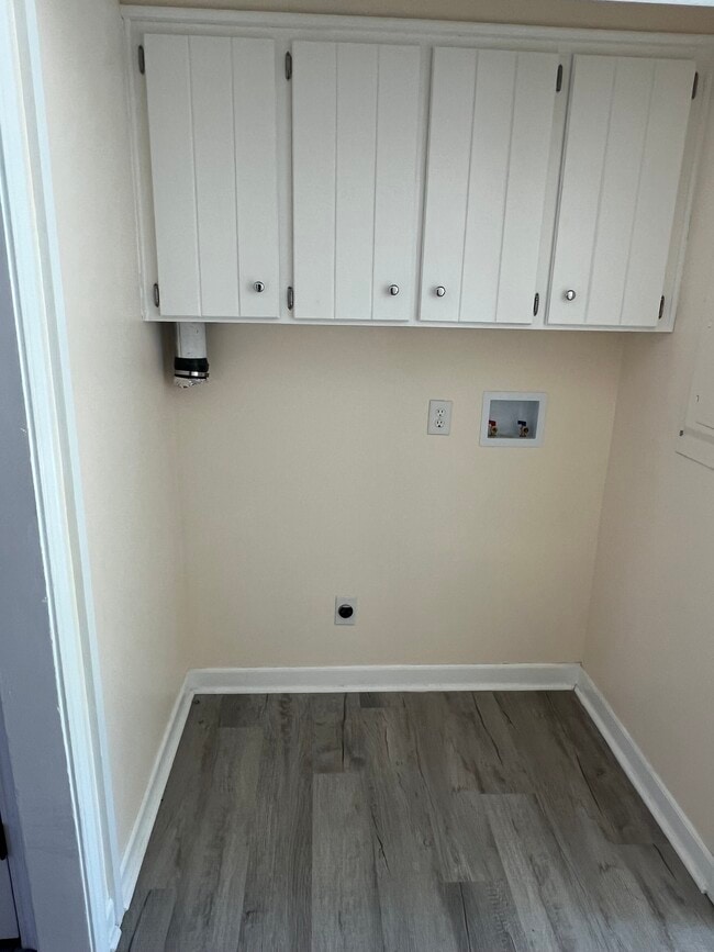 Photo - 323 E Blackstock Rd