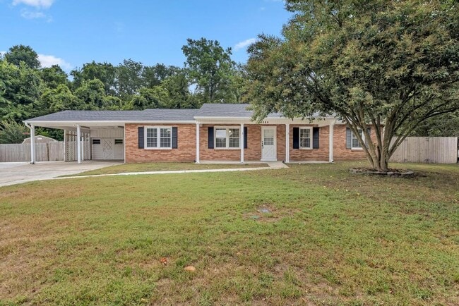 Building Photo - Large Ranch Home with 3BR/ 2 Bath with an Extra Bonus Room!