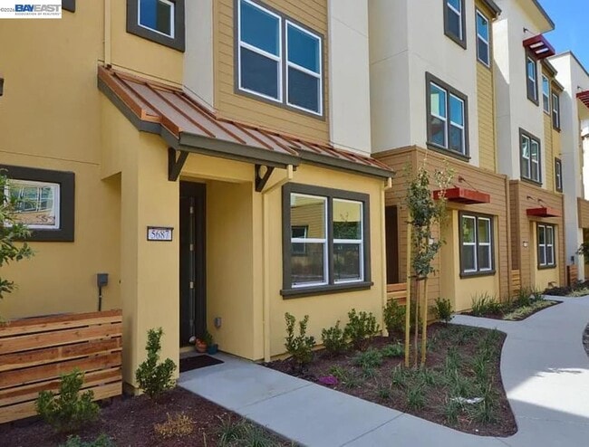 Building Photo - 5683 Melodia Cir