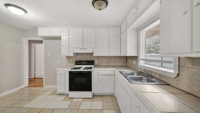 Photo - 8018 Sharondale Dr