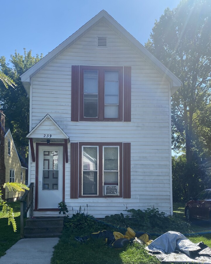 Photo - 239 Chippewa St