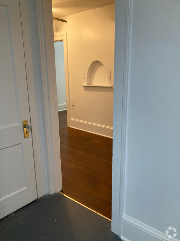 Building Photo - 301 W G St Rental