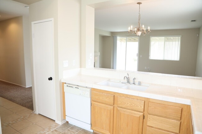 Photo - 45713 Coventry St