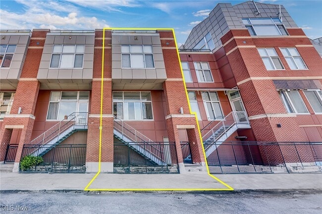 Building Photo - 1951 W 26th St Unit TH5 Rental