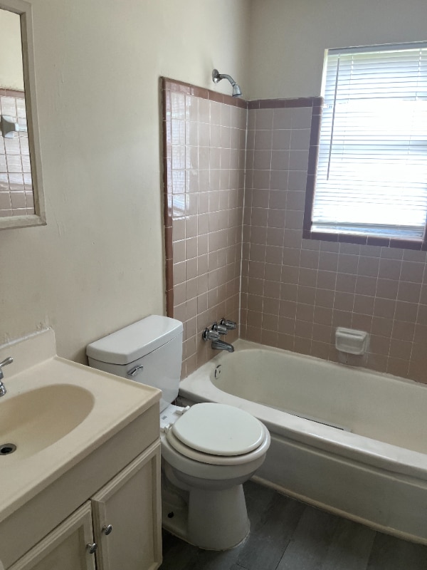 Photo - 704 Hopkins St