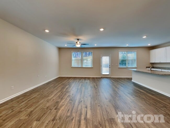 Photo - 317 Knowles Pl