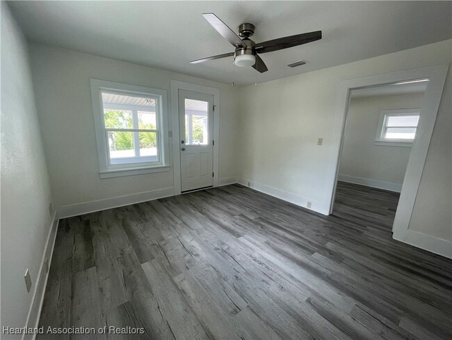 Photo - 405 W Lake Isis Ave