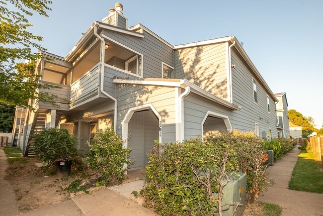 Building Photo - Spacious 1-Bedroom Apartment in South Tulsa | $785 | Mid October