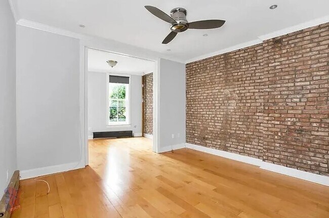 Building Photo - 110 Bedford St Rental
