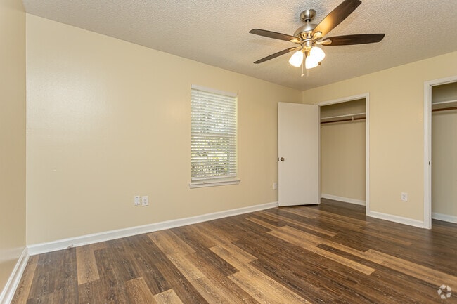 1HAB, 1BA - 467SF - Creekwood Townhomes