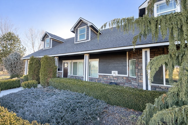 Building Photo - Midland Houses Unit A