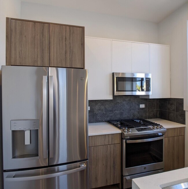 Photo - 2120 W Belmont Ave