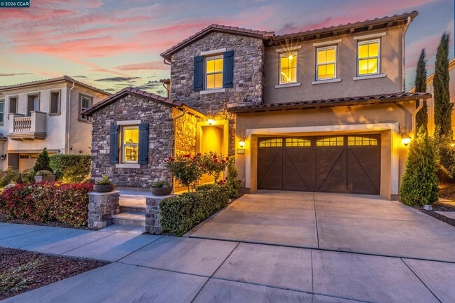 Photo - 2004 Drysdale St