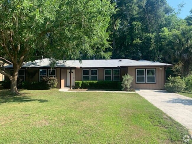 Building Photo - Beautifully Updated Mostly Remodeled 3 bed... Rental