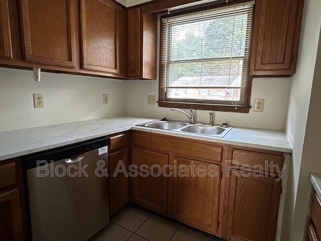 Photo - 601 Timberline Dr SE