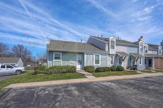 Photo - CHARMING TOWNHOME IN LEES SUMMIT!!