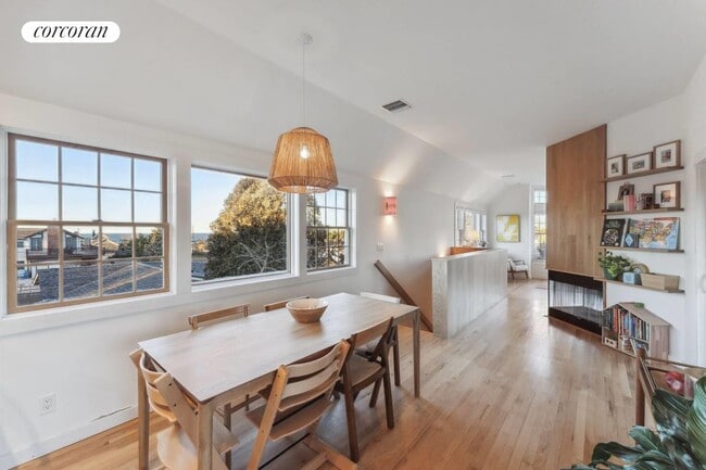 Photo - 18 Pine Tree Dr