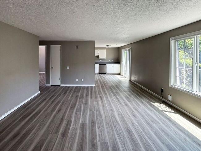 Photo - 1111 W 6th Ave