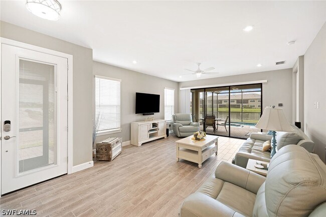 Photo - 15155 Tolmino St