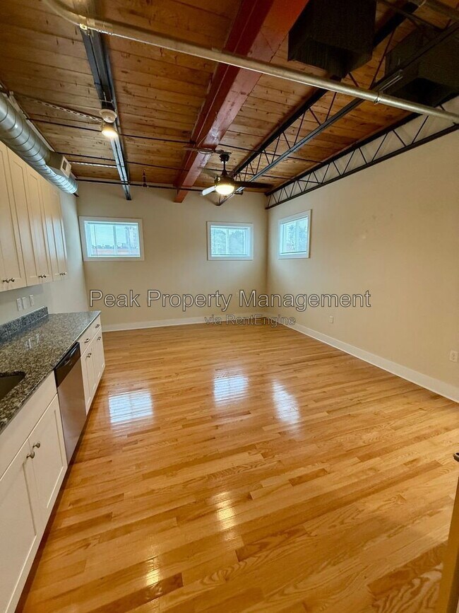 Photo - 2709 W Broad St Unidad 3