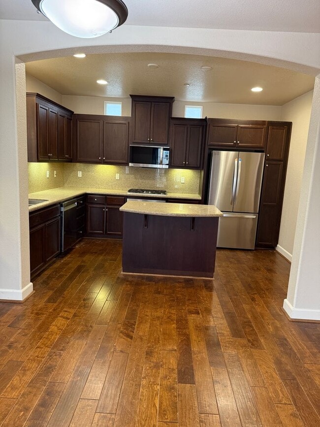 Photo - SPACIOUS 3 BEDROOM, 3.5 BATHROOM TOWNHOUSE IN AN EXCELLENT LOCATION. GARAGE. LAUNDRY. BALCONY. A ...