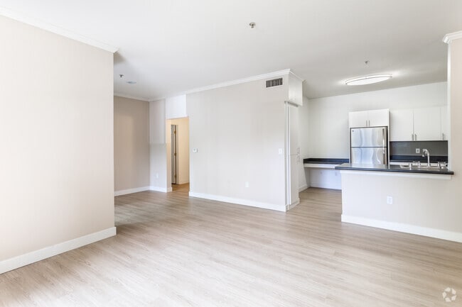 1BR, 1BA - 796 SqFt Upgraded