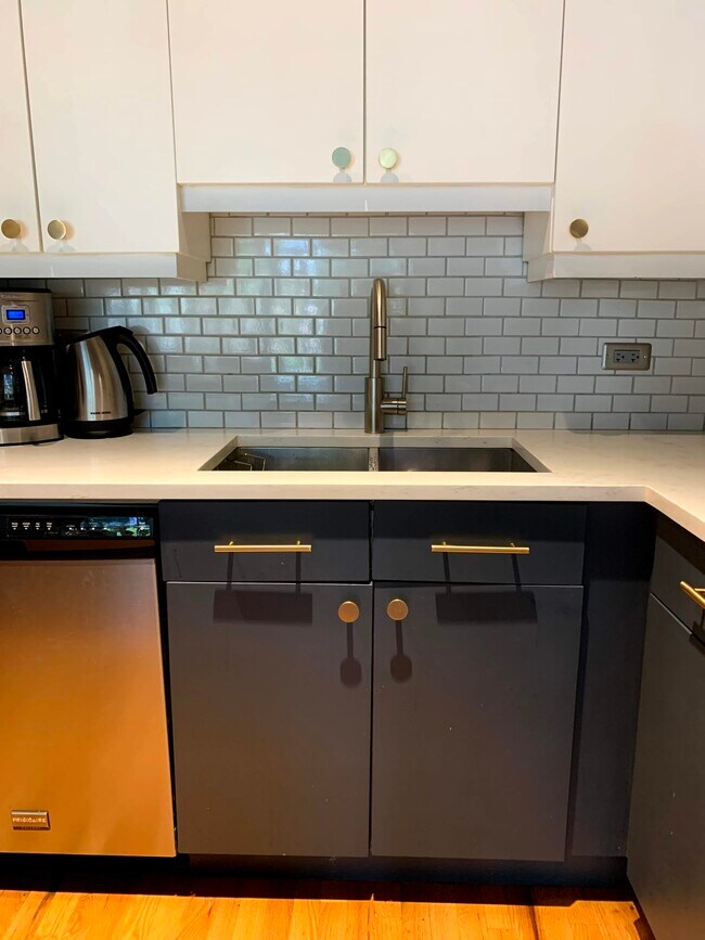 Photo - 2201 W Wabansia Ave Unidad 9