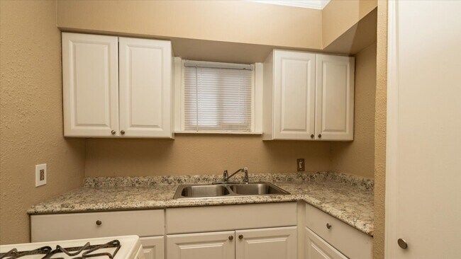 Building Photo - 3045 Golfcrest Blvd Unit 20 Rental
