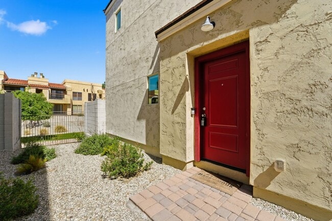 Photo - Stylish 2-bedroom, 2.5 bathroom townhouse in a desirable Phoenix location!