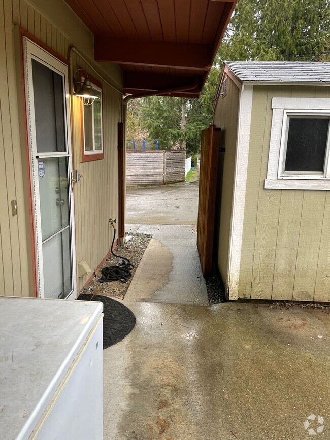 Building Photo - Remodeled 4bed / 3 bath House in Des Moines
