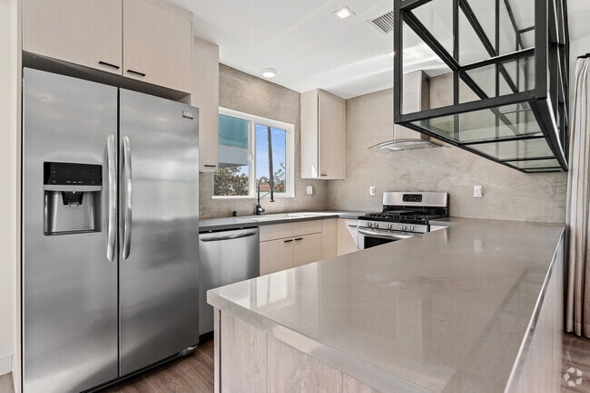Building Photo - 938 N Croft Ave Unit 3 Rental