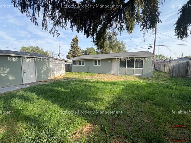 Building Photo - 1115 Halsey St Rental