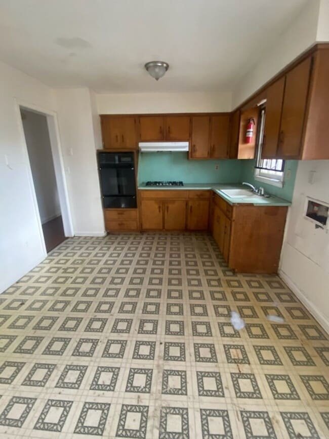 Photo - 2921 Doyle Ave