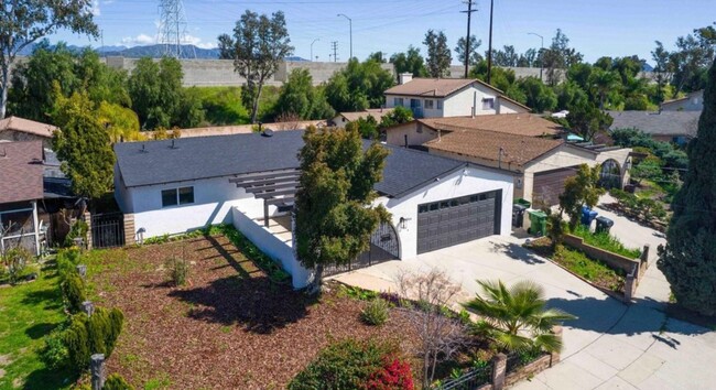 Spacious & Newly Renovated 4-Bed/2-Bath Ho... - Spacious & Newly Renovated 4-Bed/2-Bath Ho... Casa