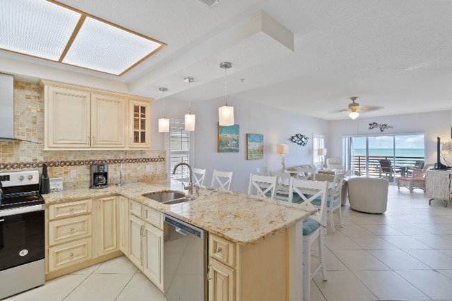 Photo - 12935 Gulf Ln Unidad 201