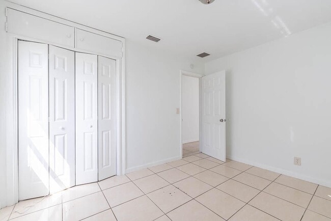 Photo - 314 E Gateway Blvd