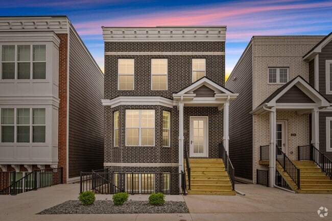 Building Photo - 1104 SW Des Moines St Rental