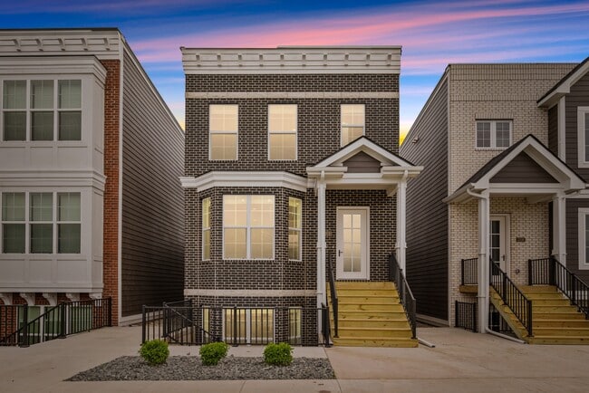 Building Photo - 1104 SW Des Moines St Rental