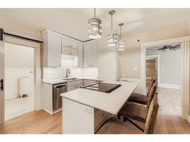 Photo - 1834 Fillmore St NE