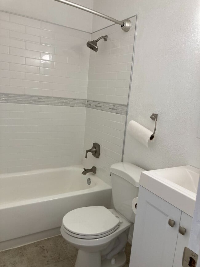 Photo - Recently Renovated 1BR! Lovely Kitchen, Bathroom! (Madison)