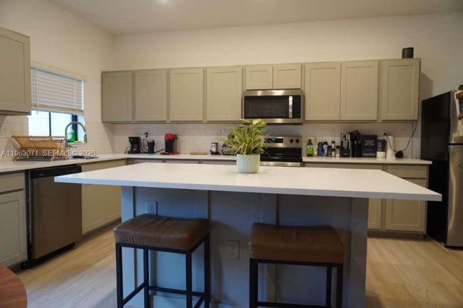 Photo - 385 NW 9th St