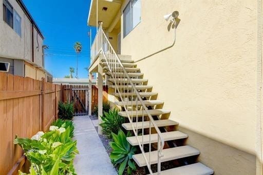 Building Photo - 3488-3494 Monroe Avenue Unit 3492