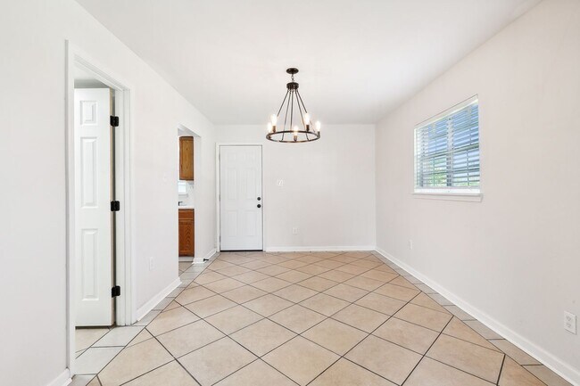 Photo - 13300 Granville St