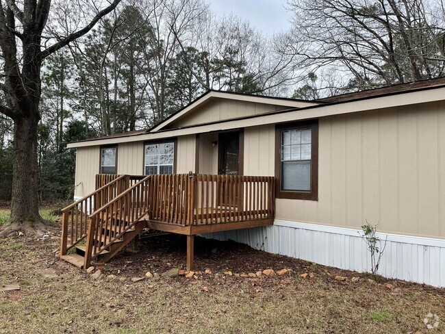 Building Photo - 3 bdrm / 2 bath Rental
