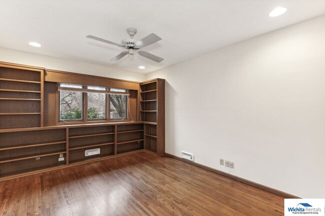 Photo - Beautiful 2,961 Sqft home in a Great Neighborhood!!